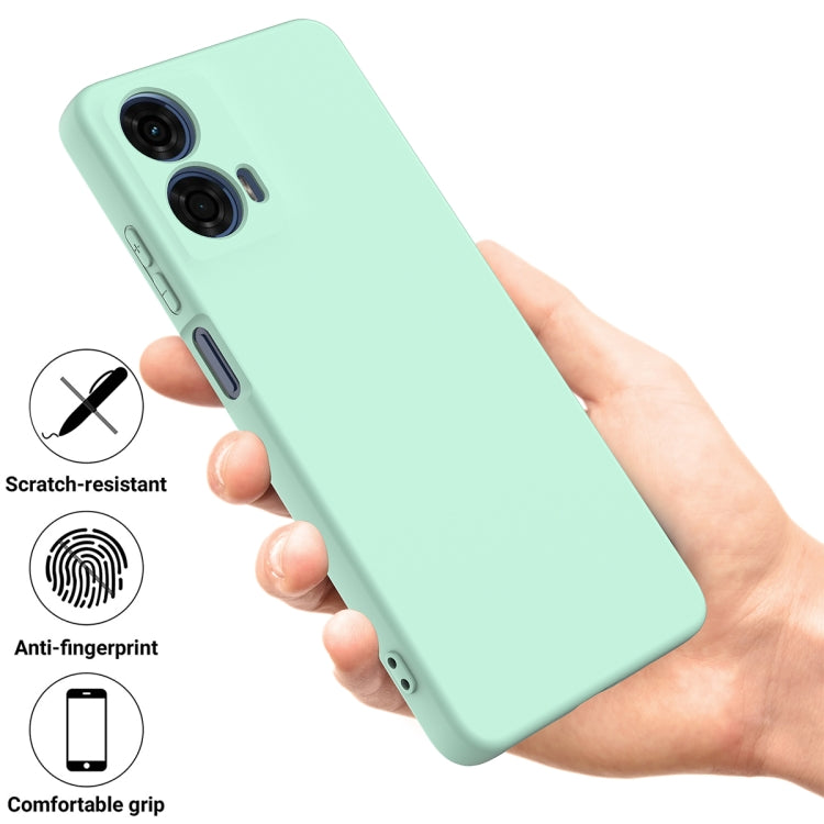 For Motorola Moto G04 / G24 Pure Color Liquid Silicone Shockproof Phone Case(Green) - Motorola Cases by PMC Jewellery | Online Shopping South Africa | PMC Jewellery | Buy Now Pay Later Mobicred