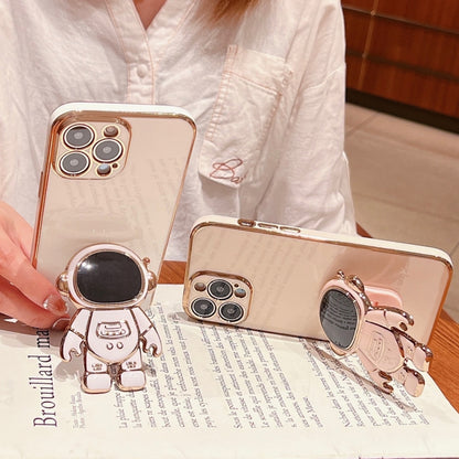 For iPhone 15 Electroplating Astronaut Holder Phone Case(White) - iPhone 15 Cases by PMC Jewellery | Online Shopping South Africa | PMC Jewellery